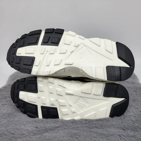 Nike Air Huarache Run Women's Running Shoes - Picture 8 of 8